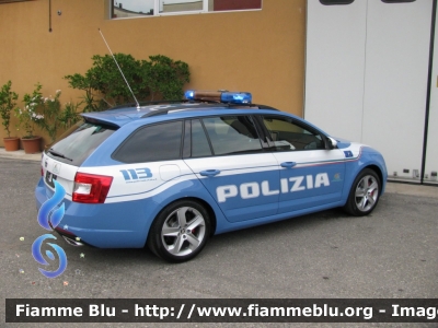 Skoda Octavia RS Wagon IV serie
Polizia di Stato
Polizia Stradale in servizio sull'Autostrada A4
Autostrada Brescia-Verona-Vicenza-Padova
Allestimento Bertazzoni Veicoli Speciali
Decorazione Grafica Artlantis 
Parole chiave: Skoda Octavia_RS_Wagon_IVserie