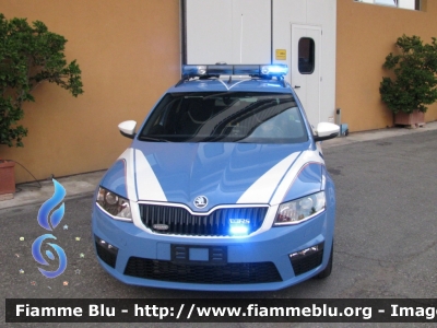 Skoda Octavia RS Wagon IV serie
Polizia di Stato
Polizia Stradale in servizio sull'Autostrada A4
Autostrada Brescia-Verona-Vicenza-Padova
Allestimento Bertazzoni Veicoli Speciali
Decorazione Grafica Artlantis 
Parole chiave: Skoda Octavia_RS_Wagon_IVserie