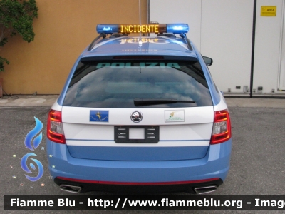 Skoda Octavia RS Wagon IV serie
Polizia di Stato
Polizia Stradale in servizio sull'Autostrada A4
Autostrada Brescia-Verona-Vicenza-Padova
Allestimento Bertazzoni Veicoli Speciali
Decorazione Grafica Artlantis 
Parole chiave: Skoda Octavia_RS_Wagon_IVserie