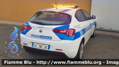 Alfa Romeo Nuova Giulietta Restyle
Polizia Locale
Comune di Prata (PN)
Allestimento Bertazzoni Veicoli Speciali
POLIZIA LOCALE YA 186 AF
Parole chiave: Alfa_Romeo Nuova_Giulietta_Restyle POLIZIALOCALEYA186AF