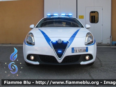 Alfa-Romeo Giulietta
Polizia Municipale - StadtPolizei
Lana - Lana (BZ)
Allestimento Bertazzoni
POLIZIA LOCALE YA 634 AN
POLIZIA LOCALE YA 635 AN
Parole chiave: Alfa-Romeo Giulietta POLIZIALOCALEYA634AN POLIZIALOCALEYA635AN