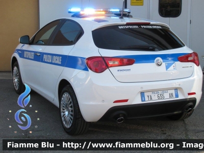 Alfa-Romeo Giulietta
Polizia Municipale - StadtPolizei
Lana - Lana (BZ)
Allestimento Bertazzoni
POLIZIA LOCALE YA 634 AN
POLIZIA LOCALE YA 635 AN
Parole chiave: Alfa-Romeo Giulietta POLIZIALOCALEYA634AN POLIZIALOCALEYA635AN