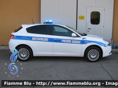 Alfa-Romeo Giulietta
Polizia Municipale - StadtPolizei
Lana - Lana (BZ)
Allestimento Bertazzoni
POLIZIA LOCALE YA 634 AN
POLIZIA LOCALE YA 635 AN
Parole chiave: Alfa-Romeo Giulietta POLIZIALOCALEYA634AN POLIZIALOCALEYA635AN