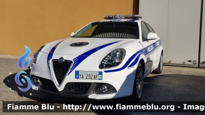 Alfa Romeo Nuova Giulietta
Polizia Municipale 
Unione Terre Verdiane
Distretto di Fontanellato - Fontevivo (PR)
Allestimento Bertazzoni
POLIZIA LOCALE YA 232 AF
Parole chiave: Alfa-Romeo Nuova_Giulietta POLIZIALOCALE232AF