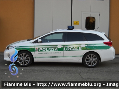 Toyota Auris Touring Sports Hybrid II serie
Polizia Locale 
Comune di Cernusco sul Naviglio (MI)
Allestimento Bertazzoni
POLIZIA LOCALE YA 493 AH
Parole chiave: Toyota Auris_Touring_Sports_Hybrid_IIserie POLIZIALOCALEYA493AH