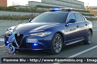 Alfa-Romeo Nuova Giulia
Polizia Locale Bardolino (VR)
Allestimento Bertazzoni Veicoli Speciali
Linea Pi-Elle
Parole chiave: Alfa-Romeo Nuova_Giulia