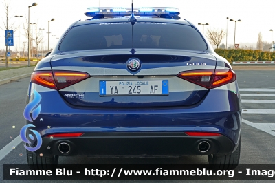 Alfa-Romeo Nuova Giulia
Polizia Locale Bardolino (VR)
Allestimento Bertazzoni Veicoli Speciali
Linea Pi-Elle
Parole chiave: Alfa-Romeo Nuova_Giulia