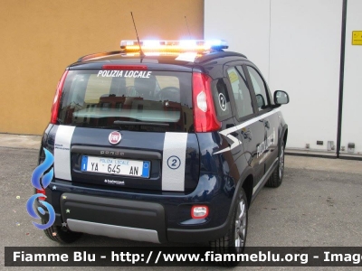 Fiat Nuova Panda 4x4 II serie
Polizia Locale 
Gravina in Puglia
ALlestimento Bertazzoni
POLIZIA LOCALE YA 645 AN
Parole chiave: Fiat Nuova_Panda_4x4_IIserie POLIZIALOCALEYA645AN