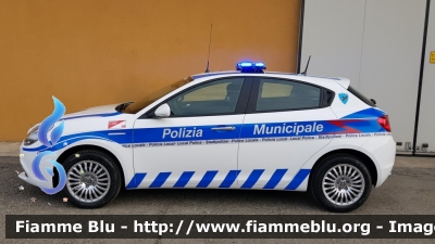 Alfa-Romeo Nuova Giulietta
Polizia Municipale Val Trebbia e Val Luretta (PC)
Allestimento Bertazzoni
Parole chiave: Alfa-Romeo Nuova_Giulietta