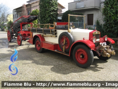 Fiat 507
Vigili del Fuoco
Comando Provinciale di Ancona
Allestimento Bergomi del 1931
Veicolo restaurato non più in servizio
Con scala storica restaurata e trainata
VF 10
Parole chiave: Fiat 507 VF10