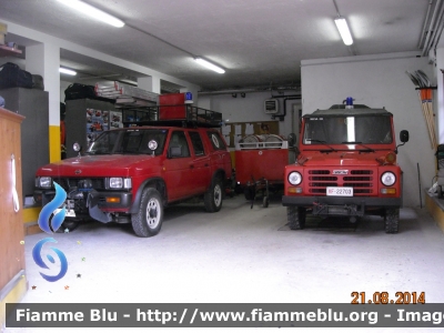 Nissan Pick-Up
Vigili del Fuoco
 Comando Provinciale di Belluno
Distaccamento Volontario di Selva di Cadore (BL)
utilizzato come carro luce 
veicolo con targa civile 
Parole chiave: Nissan Pick-Up