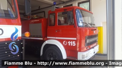 Iveco OM 155
Vigili del Fuoco
Comando Provinciale di Belluno
Distaccamento Volontario di Colle Santa Lucia (BL)
AutoBottePompa ricondizionata da Carrozzeria Fortini
Fuori servizio
VF 10869
Parole chiave: Iveco OM_155 VF10869