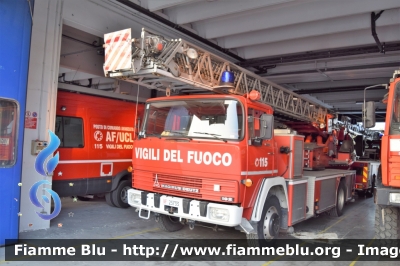 Iveco Magirus-Deutz 192D13
Vigili del Fuoco
Comando Provinciale di Venezia
Distaccamento di Mestre (VE)
AutoScala allestimento Iveco-Magirus
ex VVFV Silandro-Schlanders (BZ)
VF 25733
Parole chiave: Iveco Magirus-Deutz 192D13_VF25733