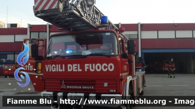 Iveco Magirus-Deutz 192D13
Vigili del Fuoco
Comando Provinciale di Venezia
Distaccamento di Mestre (VE)
AutoScala allestimento Iveco-Magirus
ex VVFV Silandro-Schlanders (BZ)
VF 25733
Parole chiave: Iveco Magirus-Deutz 192D13 VF25733