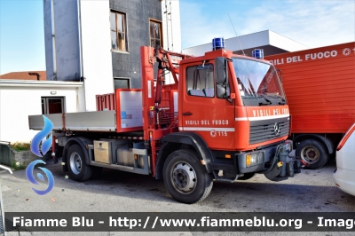 Mercedes-Benz 1124 4x4
Vigili del Fuoco
Comando Provinciale di Belluno
Cassone scarrabile
VF 20089
Parole chiave: Mercedes-Benz_1124_4x4