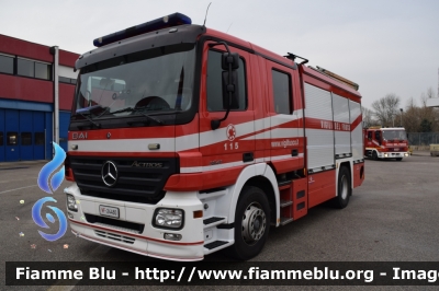 Mercedes-Benz Actros 1841 II serie
Vigili del Fuoco
Comando Provinciale di Venezia Mestre
AutoPompaSerbatoio allestimento BAI
VF 24480
Parole chiave: Mercedes-Benz Actros_1841_IIserie VF24480