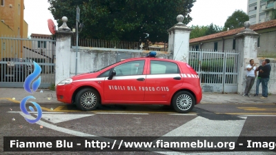 Fiat Grande Punto
Vigili del Fuoco
Comando Provinciale di Venezia
(fotografato durante un intervento)
Parole chiave: Fiat Grande_Punto