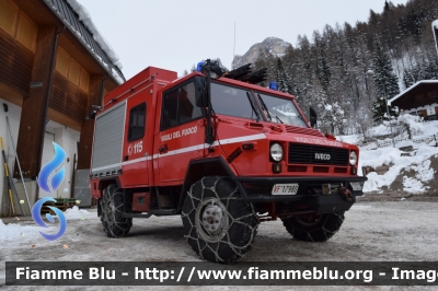 VM90
Vigili del Fuoco
Comando Provinciale di Belluno
Distaccamento Volontario di Zoldo Alto (BL)
Polisoccorso allestimento Baribbi
VF 17980
Parole chiave: Iveco VM90 VF17980