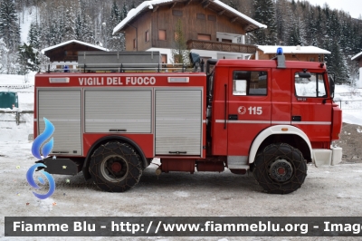 Iveco 190-26
Vigili del Fuoco
Comando Provinciale di Belluno
Distaccamento Volontario di Zoldo Alto (BL)
AutoPompaSerbatoio allestimento Baribbi
VF 16716
Parole chiave: Iveco 190 VF16716