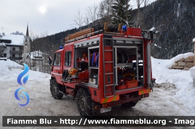 VM90
Vigili del Fuoco
Comando Provinciale di Belluno
Distaccamento Volontario di Zoldo Alto (BL)
Polisoccorso allestimento Baribbi
VF 17980
Parole chiave: Iveco VM90 VF17980