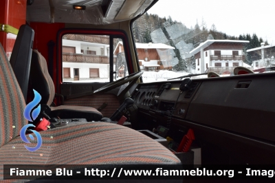 Iveco 190-26
Vigili del Fuoco
Comando Provinciale di Belluno
Distaccamento Volontario di Zoldo Alto (BL)
AutoPompaSerbatoio allestimento Baribbi
-Cabina di guida-
VF 16716
Parole chiave: Iveco 190 VF16716