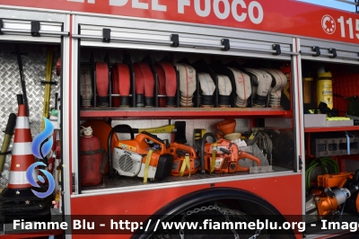 Iveco 190-26
Vigili del Fuoco
Comando Provinciale di Belluno
Distaccamento Volontario di Selva di Cadore (BL)
AutoPompaSerbatoio allestimento Baribbi
-Vano manichette e motoseghe-
VF 16583
Parole chiave: Iveco 190 VF16583