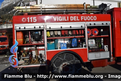 Iveco 190-26
Vigili del Fuoco
Comando Provinciale di Belluno
Distaccamento Volontario di Selva di Cadore (BL)
AutoPompaSerbatoio allestimento Baribbi
-Vani lato destro-
VF 16583
Parole chiave: Iveco 190 VF16583