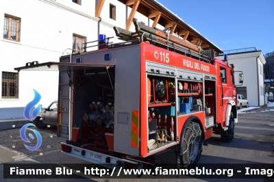 Iveco 190-26
Vigili del Fuoco
Comando Provinciale di Belluno
Distaccamento Volontario di Selva di Cadore (BL)
AutoPompaSerbatoio allestimento Baribbi
VF 16583
Parole chiave: Iveco 190 VF16583