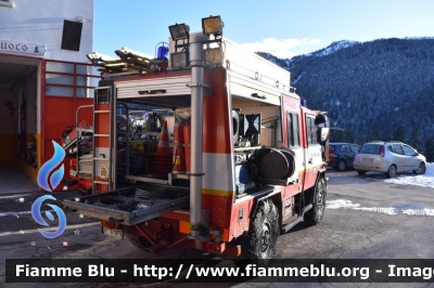 Iveco VM90
Vigili del Fuoco
Comando Provinciale di Belluno
Distaccamento Volontario di Selva di Cadore (BL)
Polisoccorso allestimento Baribbi
VF 17975
Parole chiave: Iveco VM90 VF17975