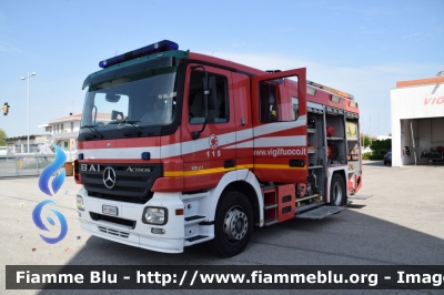 Mercedes-Benz Actros 1841 II serie
Vigili del Fuoco
Comando Provinciale di Venezia 
Distaccamento permanente di Jesolo 
AutoPompaSerbatoio allestimento BAI
VF 22614
Parole chiave: Mercedes-Benz Actros_1841_IIserie VF22614