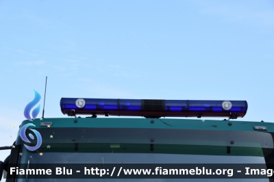 Mercedes-Benz Actros 1841 II serie
Vigili del Fuoco
Comando Provinciale di Venezia 
Distaccamento permanente di Jesolo 
AutoPompaSerbatoio allestimento BAI
-Particolare barra lampeggiante-
VF 22614
Parole chiave: Mercedes-Benz Actros_1841_IIserie VF22614