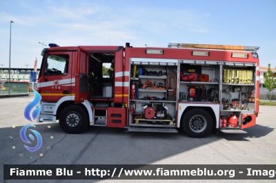 Mercedes-Benz Actros 1841 II serie
Vigili del Fuoco
Comando Provinciale di Venezia 
Distaccamento permanente di Jesolo 
AutoPompaSerbatoio allestimento BAI
VF 22614
Parole chiave: Mercedes-Benz Actros_1841_IIserie VF22614