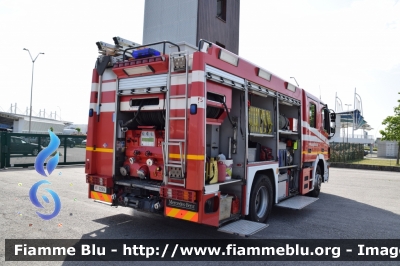 Mercedes-Benz Actros 1841 II serie
Vigili del Fuoco
Comando Provinciale di Venezia 
Distaccamento permanente di Jesolo 
AutoPompaSerbatoio allestimento BAI
VF 22614
Parole chiave: Mercedes-Benz Actros_1841_IIserie VF22614