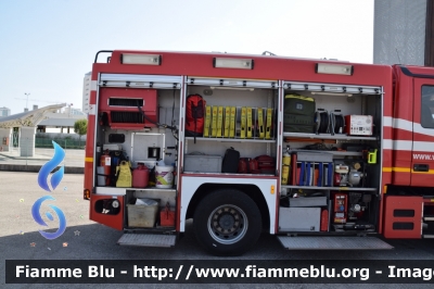 Mercedes-Benz Actros 1841 II serie
Vigili del Fuoco
Comando Provinciale di Venezia 
Distaccamento permanente di Jesolo 
AutoPompaSerbatoio allestimento BAI
VF 22614
Parole chiave: Mercedes-Benz Actros_1841_IIserie VF22614