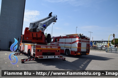 Iveco EuroFire 150E27 I serie
Vigili del Fuoco
Comando Provinciale di Venezia
Distaccamento Permanente di Jesolo
AutoScala da 37 metri allestimento Iveco-Magirus
-Primo prototipo della serie Eurofire-
VF 18079
Parole chiave: Iveco EuroFire 150E27_Iserie