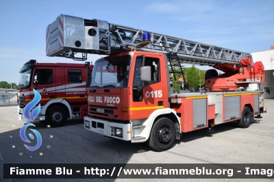 Iveco EuroFire 150E27 I serie
Vigili del Fuoco
Comando Provinciale di Venezia
Distaccamento Permanente di Jesolo
AutoScala da 37 metri allestimento Iveco-Magirus
-Primo prototipo della serie Eurofire-
VF 18079
Parole chiave: Iveco EuroFire 150E27_Iserie