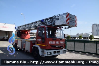 Iveco EuroFire 150E27_Iserie
Vigili del Fuoco
Comando Provinciale di Venezia
Distaccamento Permanente di Jesolo
AutoScala da 37 metri allestimento Iveco-Magirus
-Primo prototipo della serie Eurofire-
VF 18079
Parole chiave: Iveco EuroFire 150E27_Iserie