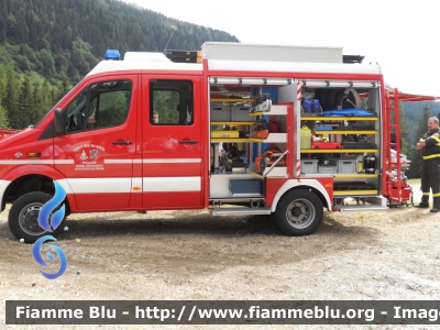 Mercedes-Benz Sprinter 4x4 III serie
Vigili del Fuoco
Comando Provinciale di Belluno
Distaccamento Volontario di Arabba (BL)
Polisoccorso allestimento Rosenbauer
VF 26321
Parole chiave: Mercedes-Benz Sprinter_4x4_IIIserie VF26321