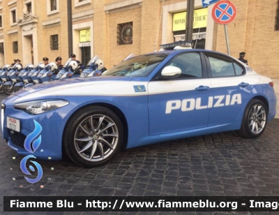 Alfa Romeo Nuova Giulia Q4
Polizia di Stato
Polizia Stradale
Scorta Presidente della Repubblica
POLIZIA M2701
Parole chiave: Alfa-Romeo Nuova_Giulia_Q4 POLIZIAM2701