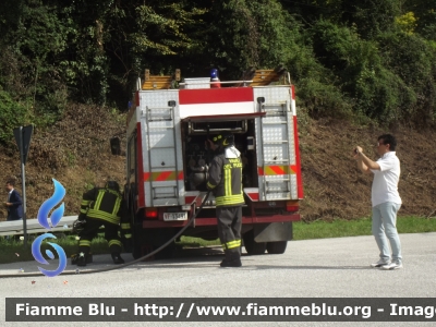 Iveco OM 160
Vigili del Fuoco
Comando Provinciale di Belluno
Distaccamento Volontario di Longarone (BL)
AutoPompaSerbatoio allestimento Baribbi
VF 13491
Parole chiave: Iveco-OM 160 VF13491