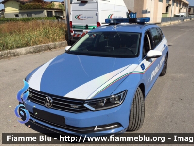 Volkswagen Passat Variant VII serie
Polizia di Stato
Polizia Stradale
Tangenziale Esterna Est di Milano
A58 Agrate Brianza - Melegnano
Decorazione Grafica Artlantis
Parole chiave: Volkswagen Passat_Variant_VIIserie