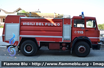 Iveco 180-24
Vigili del Fuoco
Comando Provinciale di Milano
Distaccamento di Vimercate (MI)
AutoBottePompa allestimento Baribbi
VF 15281
Parole chiave: Iveco 180-24 VF15281