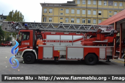 Iveco EuroFire 150E27 I serie
Vigili del Fuoco
Comando provinciale di Como
Allestimento Magirus
VF19385
Parole chiave: Iveco EuroFire_150E27_Iserie VF19385