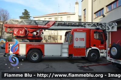 Iveco EuroCargo 180E32 III serie
Vigili del Fuoco
Comando Provinciale di Milano
Distaccamento Permanente di Sesto San Giovanni (MI)
AutoScala M39L da 39 metri allestimento Magirus
VF 27319
Parole chiave: Iveco EuroCargo_180E32_IIIserie VF27319