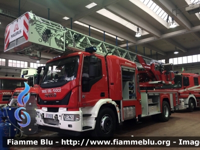 Iveco EuroCargo 180E32 IV serie
Vigili del Fuoco
Comando Provinciale di Milano
AutoScala M39L da 39 metri allestimento Magirus
VF 27921
Parole chiave: Iveco EuroCargo_180E32_IVserie VF27921