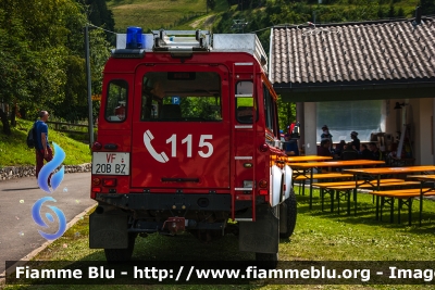 Land-Rover Defender 110
Vigili del Fuoco
Distretto di Bolzano
Corpo Volontario di S. Cristina - St. Christina (BZ)
VF 20B BZ
Parole chiave: Land-Rover Defender_110 VF20BBZ