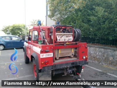 Land Rover Defender 90
Vigili del Fuoco 
Comando Provinciale di Grosseto
Allestimento Antincendio Baribbi
VF 23895
Parole chiave: Land-Rover Defender_90 VF23895