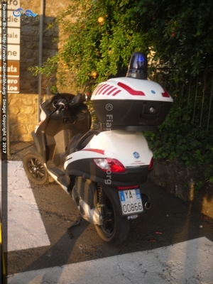 Piaggio MP3 300 ie
Comune di Civitella Paganico
Polizia Municipale 
POLIZIA LOCALE YA 00866
Parole chiave: Piaggio MP3 POLIZIALOCALEYA00866