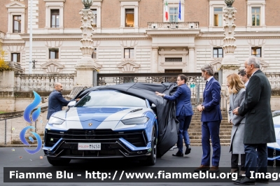 Lamborghini Urus Performante
Polizia di Stato
Polizia Stradale
POLIZIA M9450
Parole chiave: Lamborghini Urus_Performante POLIZIAM9450