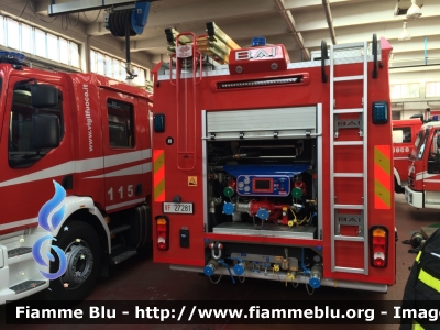 Volvo FL 290 IV serie
Vigili del Fuoco
Comando Provinciale di Milano
AutoPompaSerbatoio
Allestimento BAI
VF 27281 VF 27283
Parole chiave: Volvo FL_290_IVserie VF27283 VF27281